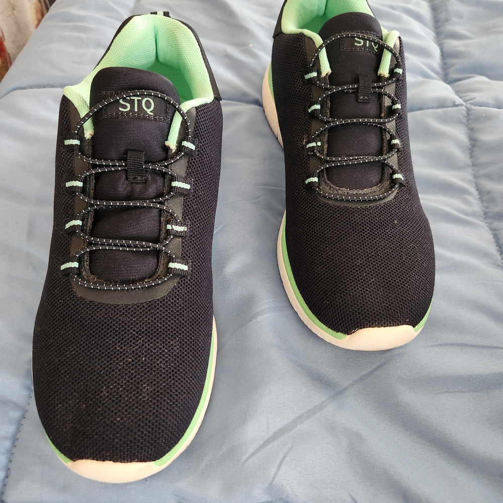 STQ Women's Navy Blue and Green Slip In Sneakers